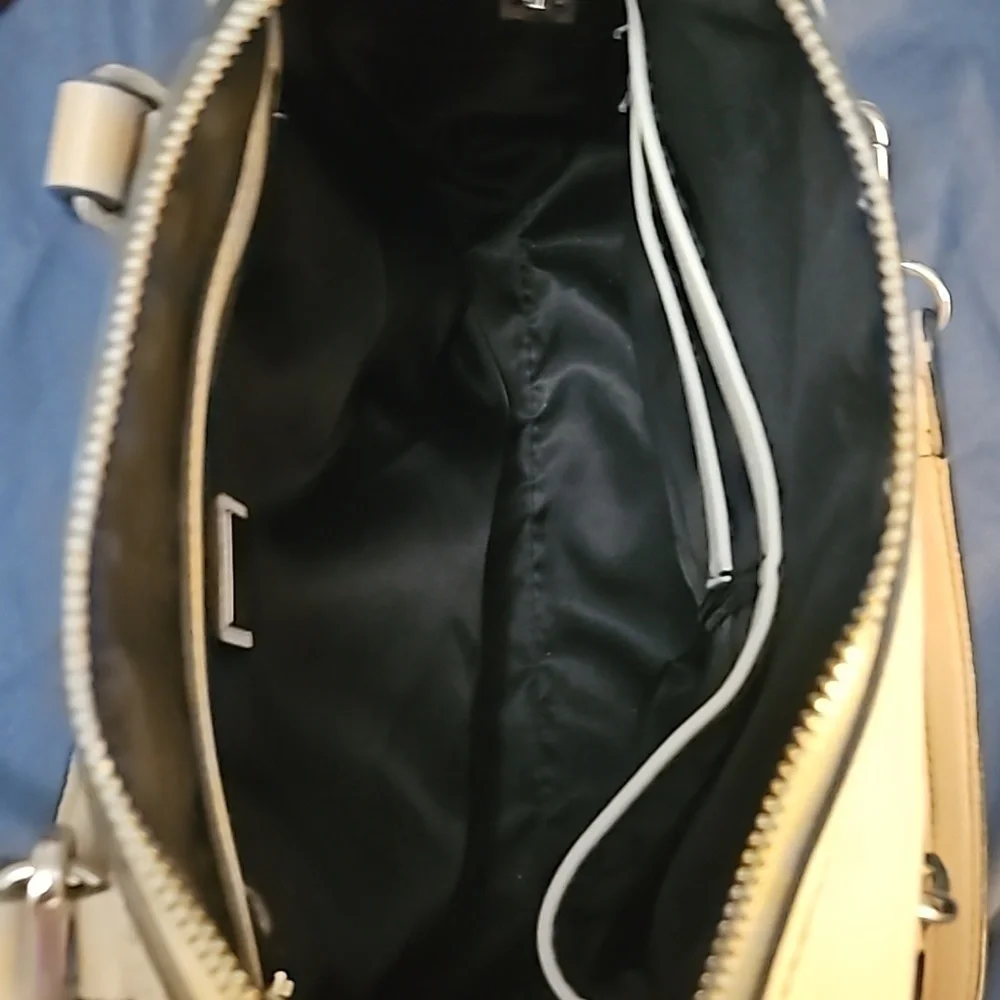 GUESS 1990s Cream Logo Doctor Crossbody Handbag